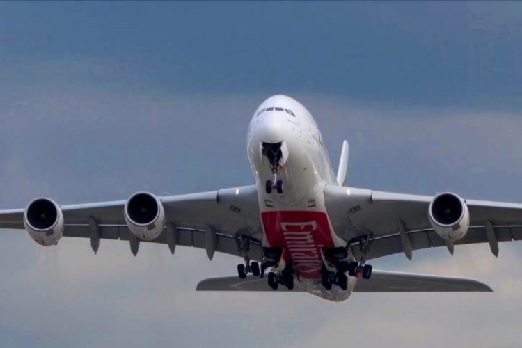 Проверка Airbus A380 закончилась проломанным носом самолета