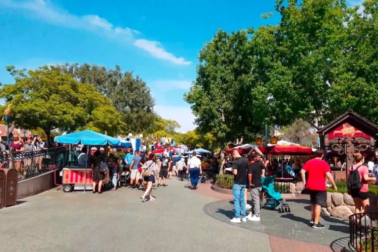 Туристы, которые были в парке Диснейленд в августе, могут заболеть корью