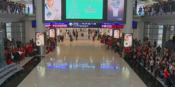 Cathay Pacific следит за пассажирами