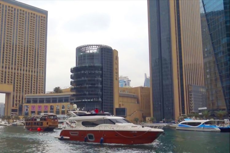 Жители Арабских Эмиратов платят за билеты в 3 раза больше нужного