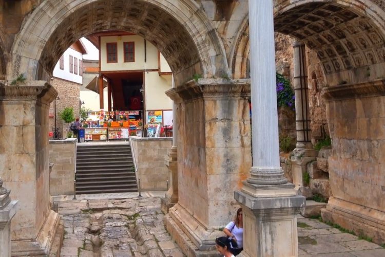 Провинция Анталья приняла более 10 миллионов иностранных гостей