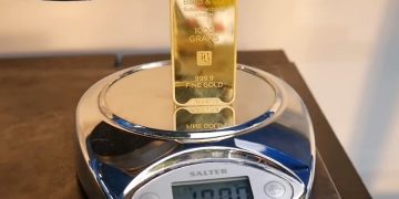 В аэропорту Малайзии задержали женщину, которая пыталась перевезти 12 золотых слитков