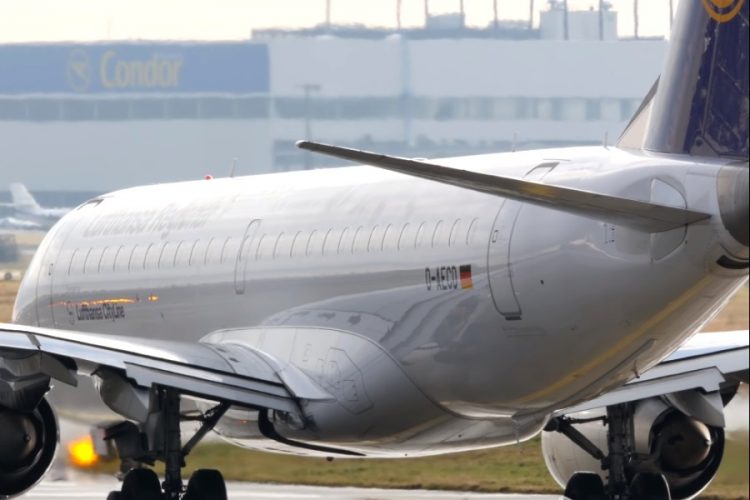 Туристам выплатили всего 3000 рублей за 17 часов ожидания в аэропорту