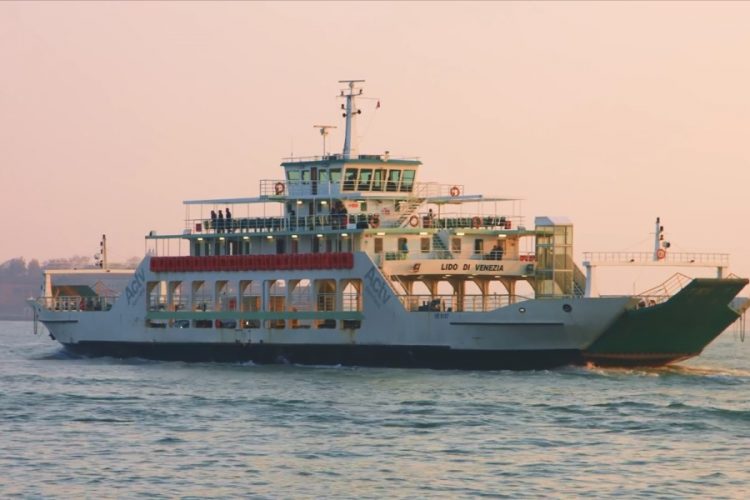 Культурный центр Кувейта организовал выставку в Венеции