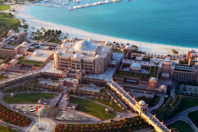 На дороги Абу-Даби выехало 40 экологически чистых автобусов