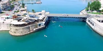 Воздух в Афинах загрязнился из-за пожара на острове Эвия