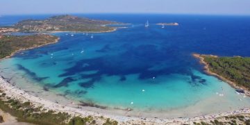 За кражу песка на острове Сардиния пару могут посадить на 6 лет