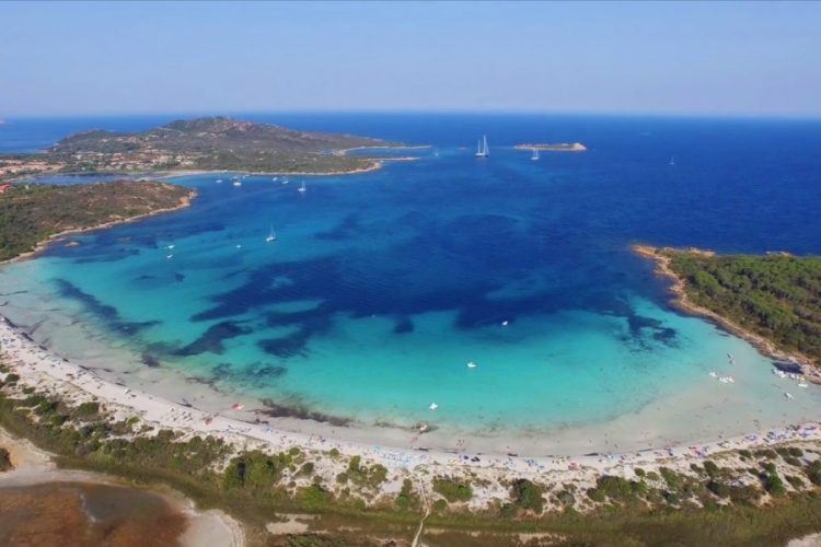 За кражу песка на острове Сардиния пару могут посадить на 6 лет