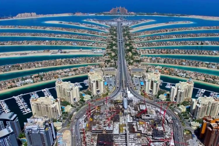 На искусственном острове в Дубае начал курсировать электротранспорт