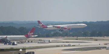 Мужчину оштрафовали на 2000$ за попытку потрогать стюардессу