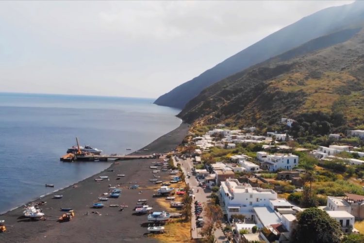 Ученые объяснили активность вулкана Стромболи