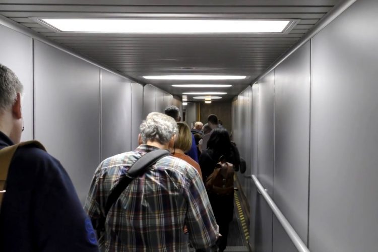 Темнокожие туристы обвиняют British Airways в дискриминации