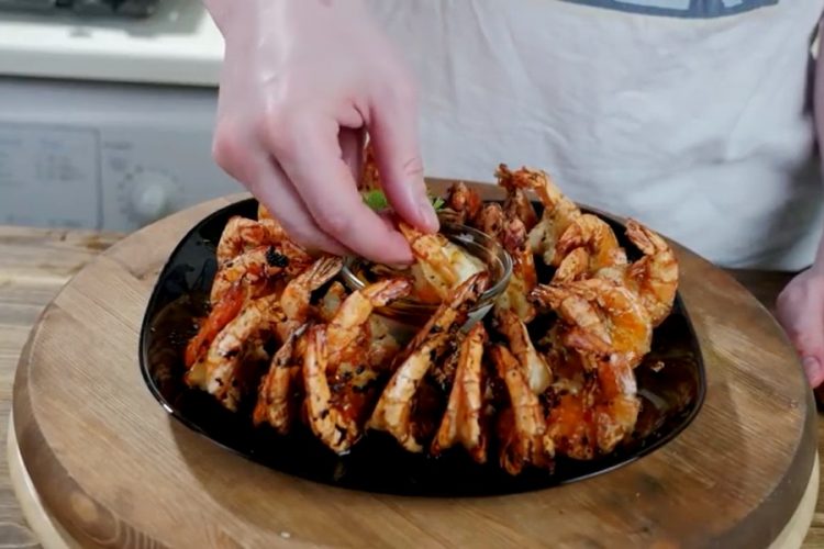 Круизная компания оплатит отдых пассажиру, который готов дегустировать алкоголь и еду