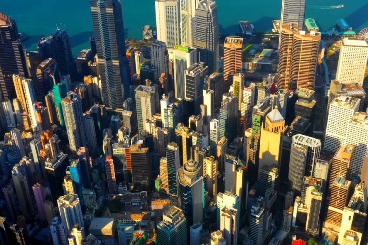 Участников митинга в Гонконге выгнали от офиса Cathay Pacific