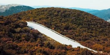 На греческом острове Эвия бушуют пожары