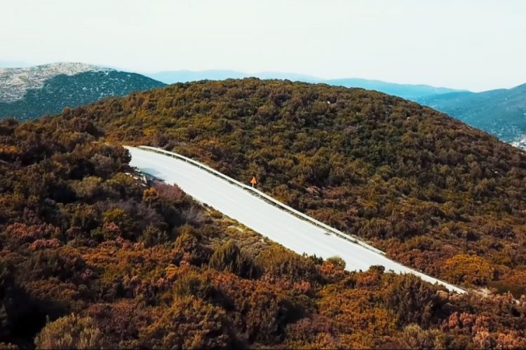 На греческом острове Эвия бушуют пожары