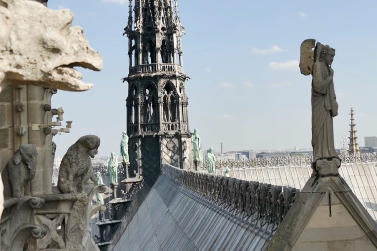 Уборка собора Нотр-Дам сильно затянулась, реконструкцию вовремя не завершат