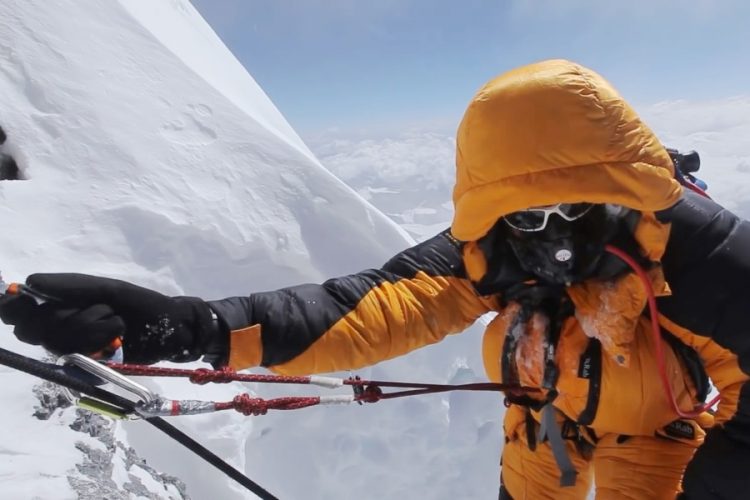 Посетить гору Эверест позволят только опытным альпинистам