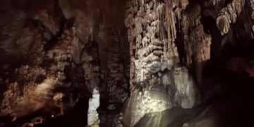 На юге Польши ищут спелеологов, которые оказались в затопленной пещере