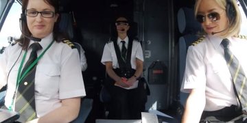 Авиакомпания судится с подчиненной из-за длины ног