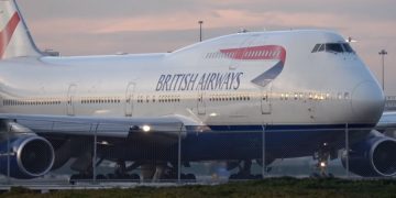 Самолет British Airways экстренно приземлился из-за задымления