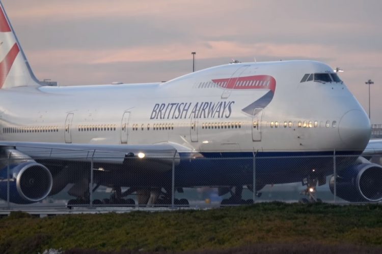Самолет British Airways экстренно приземлился из-за задымления