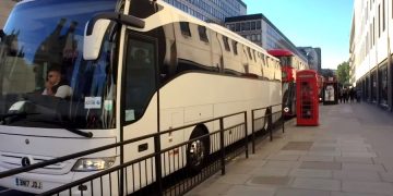 Станции Clapham Junction и London Victoria заблокировал пожар