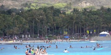 Возле Вайкики-Бич подожгли 3 отеля