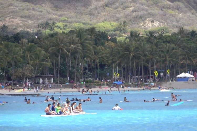 Возле Вайкики-Бич подожгли 3 отеля