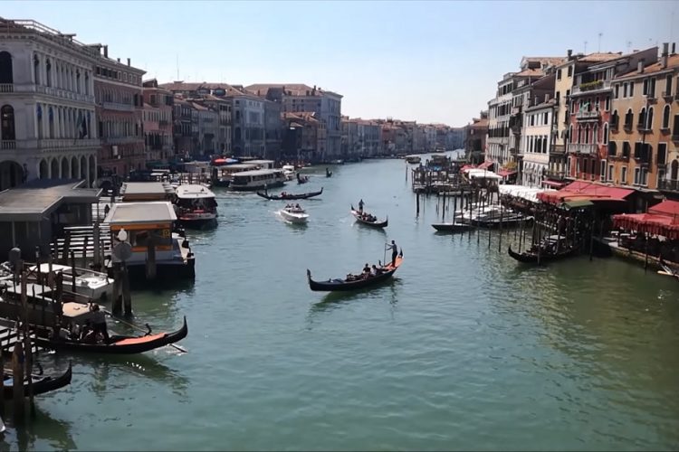 новость 19-09-2019 Три человека погибли в Венеции в попытке установить рекорд
