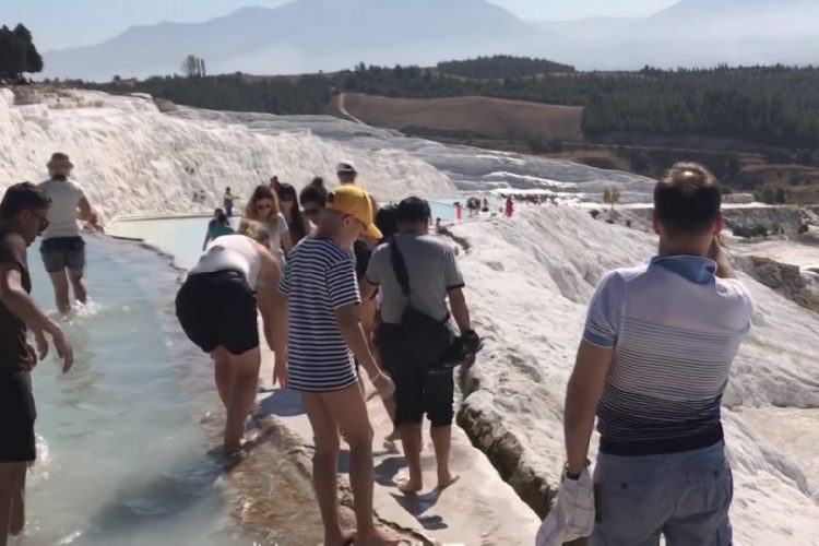 новость 14-09-2019 Туристов со всего мира приветствуют источники Памуккале