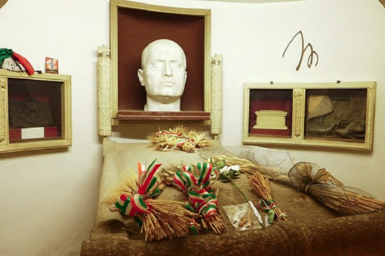 новость 04-09-2019 Склеп Бенито Муссолини станет достопримечательностью