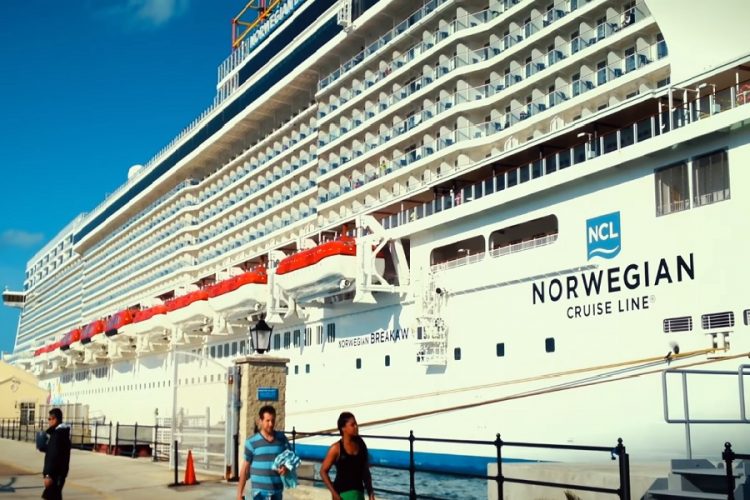 новость 17-04-2019 Из-за Умберто круизные линии перенаправляют корабли