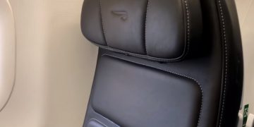 Пассажир 6 часов стоял в самолете, чтобы выспалась супруга