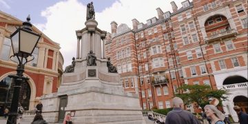 Туристка совершила мировое турне ради окружающей среды