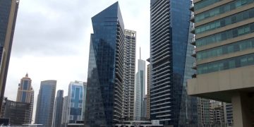 Великобритания рекомендует туристам не ввозить в ОАЭ сигареты и косметику