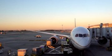 Рейс American Airlines экстренно сел из-за дебошира