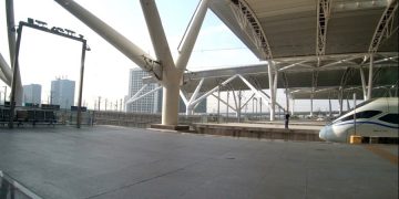 На наземной линии метро Гонконга вагон сошел с рельсов - 8 пострадавших