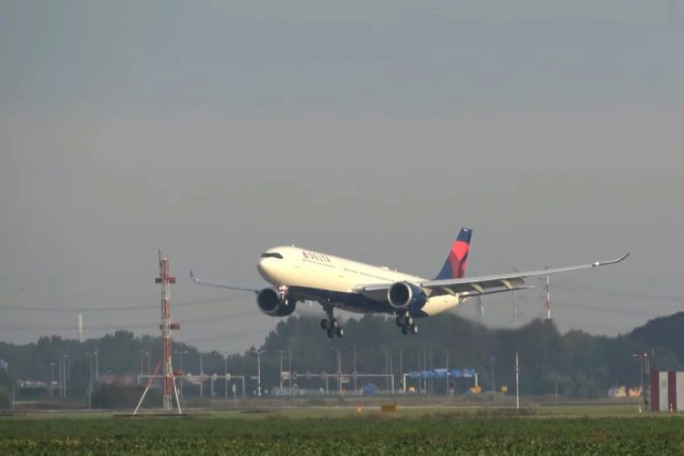 Самолет авиакомпании Delta едва не упал с высоты 39 000 футов