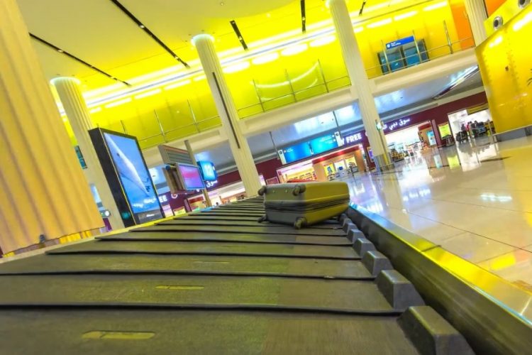 В декабре этого года Саудовская Аравия проведет международный фестиваль «Зима в Танторе 2019», в котором примут участие лучшие артисты со всего мира. Мероприятие стартует 19 декабря и продлится до 7 марта 2020 года. Этот фестиваль посвятили искусству, культуре, наследию и истории в историческом районе Аль-Ула. Информация стала известна от Саудовского агентства печати. Испанский певец, автор песен Энрике Иглесиас выступит 21 февраля. Американский певец Лайонел Ричи прибудет на праздник 28 февраля. В мероприятиях также примут участие известные музыканты Омар Хайрат и Янни. В этом году фестиваль «Зима в Танторе» организовали под названием «Путешествие во времени в вечном историческом месте» по четырем темам: перевоплощение наследия, оазис культуры, приключения и исследования, курорт. Фестиваль приглашает любителей искусства и культуры со всего мира насладиться спектаклями, мероприятиями, культурным, художественным и культурным наследием в атмосфере исторической "мухафазы Аль-Ула". Фестиваль будет включать в себя спектакль, вдохновленный славой и историей Аль-Улы. Организаторы решили провести фестиваль воздушных шаров и "классические полеты на самолетах" в дополнение к ярко и программе. Международные повара, которые могут похвастаться звездами Мишлен, проведут мастер классы по приготовлению уникальных блюд. Выделили специальные зоны, на которых международные бренды представить свои программы для туристов. Любителей древних достопримечательностей и исторических место смогут насладиться скальными предложениями. Можно даже совершить путешествие во времени с использованием технологий виртуальной реальности. Фестиваль вдохновлен древними традициями мухафазы Аль-Ула, которые исторически использовались для празднования смены времен года. Жители Саудовской Аравии отмечали начало зимы.