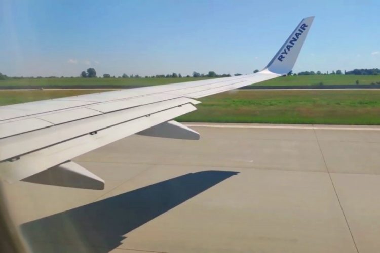 Авиакомпания Ryanair угрожает бастующим пилотам вычетами