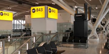 Клиенты Thomas Cook не помещаются в самолеты, которые прибывают на помощь