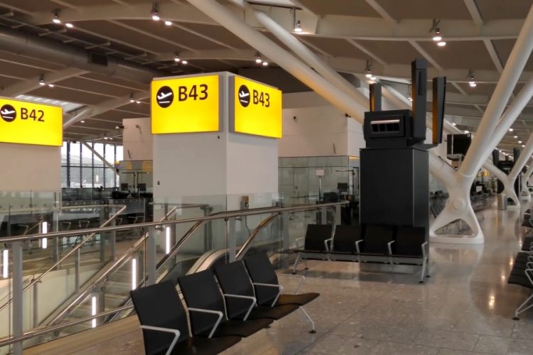 Клиенты Thomas Cook не помещаются в самолеты, которые прибывают на помощь