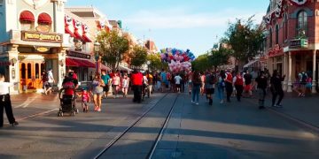В парке Disney акция - гостям предлагают бесплатное питание