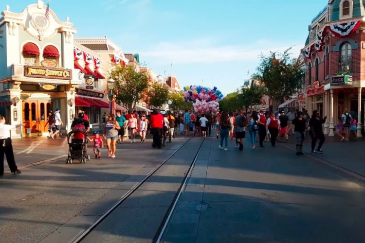 В парке Disney акция - гостям предлагают бесплатное питание