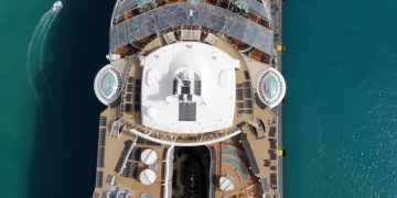 На круизном лайнере арестовали пенсионеров, которые перевозили 9 кг кокаина