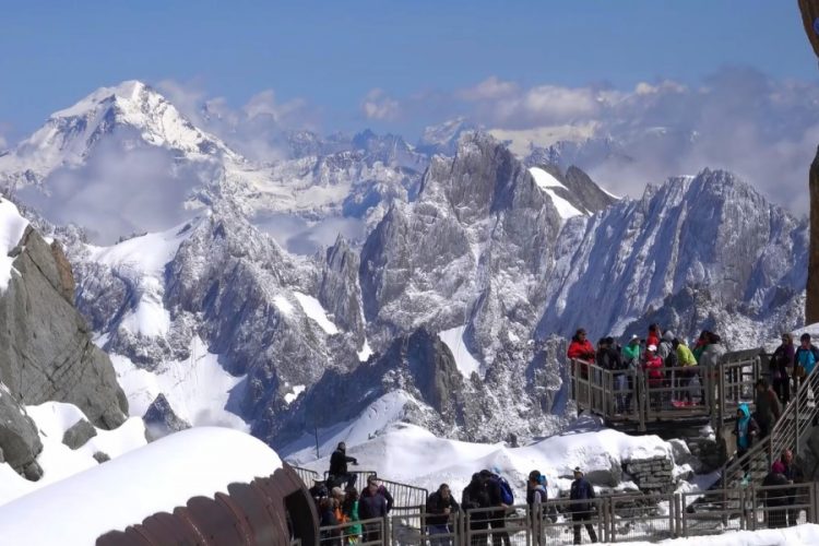 Мэр просит защитить гору Монблан от безумцев