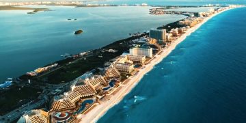 Мексиканские курорты нашли интересный способ борьбы с саргассумом