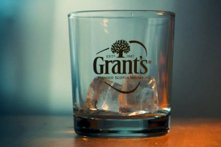 Британцы вынуждены сильно переплачивать за алкоголь за границей