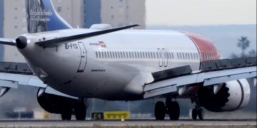 Самолет Boeing 737 Max будет возвращаться в небо поэтапно